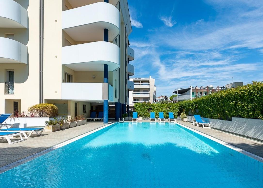 Green Holiday Wohnung Mit Schwimmbad Бибионе Экстерьер фото